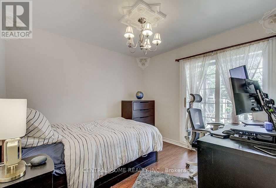 222 Dunview Avenue, Toronto, Ontario  M2N 4J1 - Photo 18 - C12319884