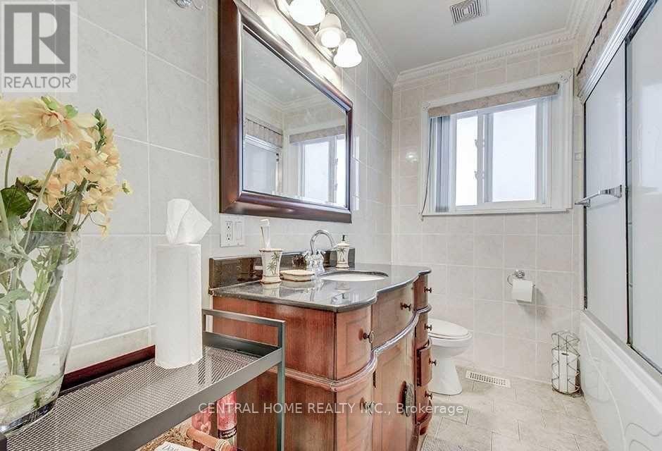 222 Dunview Avenue, Toronto, Ontario  M2N 4J1 - Photo 20 - C12319884