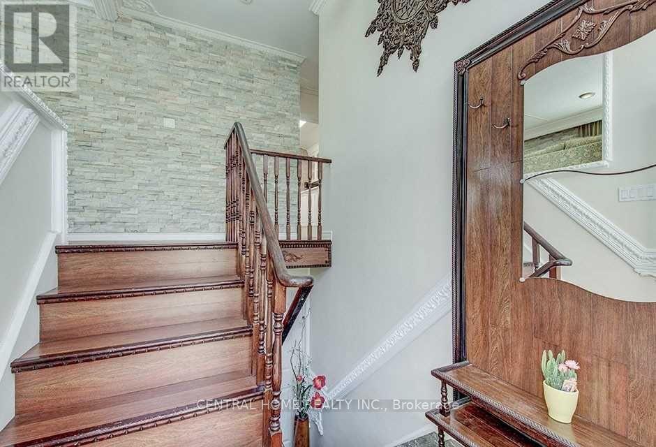 Property at 222 DUNVIEW AVENUE image 5