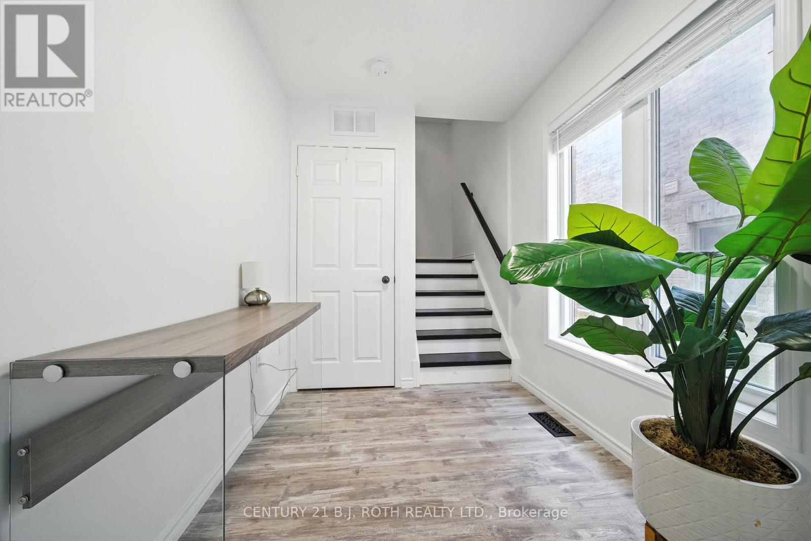 Property at 32 LINNELL STREET image 3