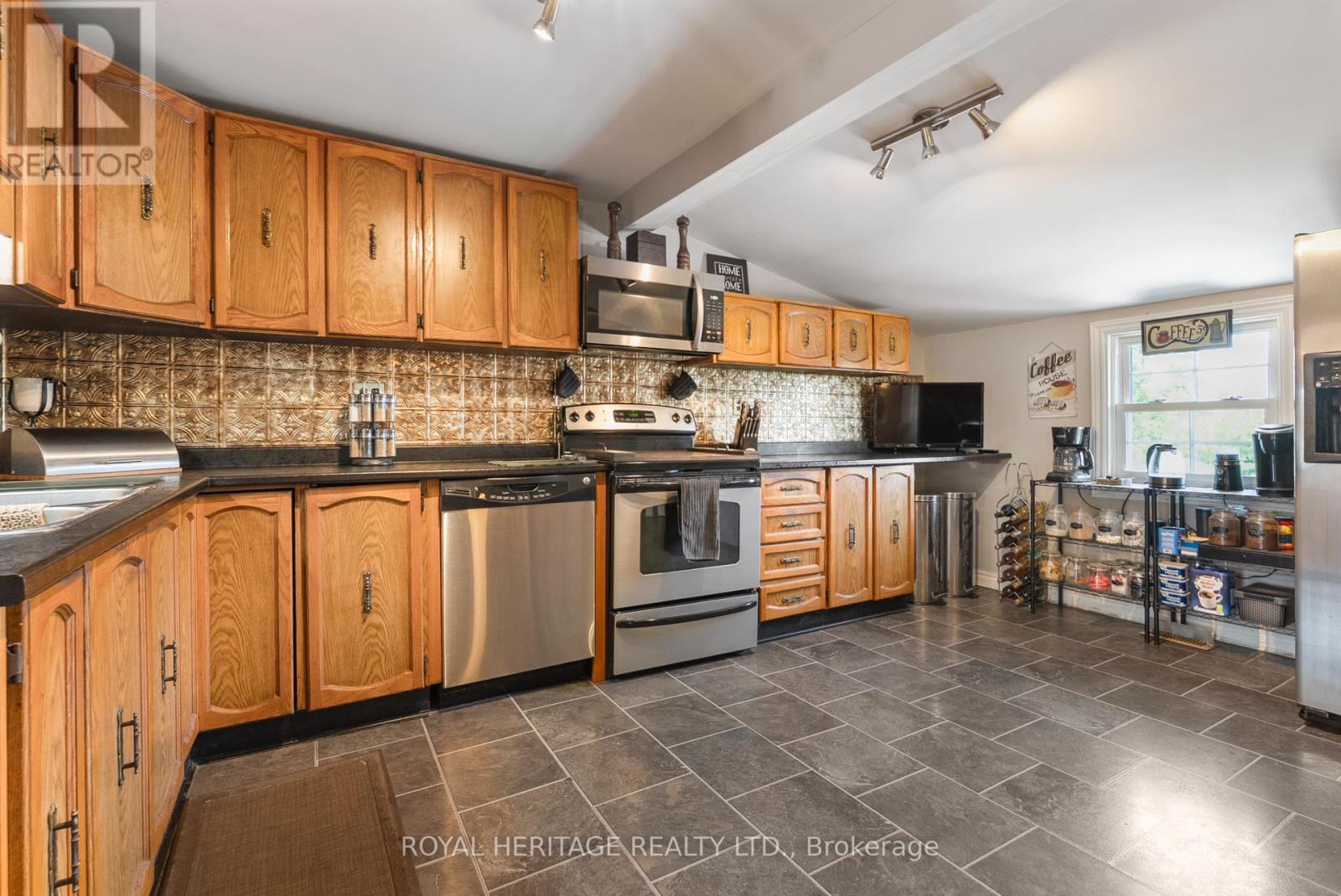 1984 Sturgeon Road, Kawartha Lakes (Verulam), Ontario  K0M 1L0 - Photo 11 - X12320005