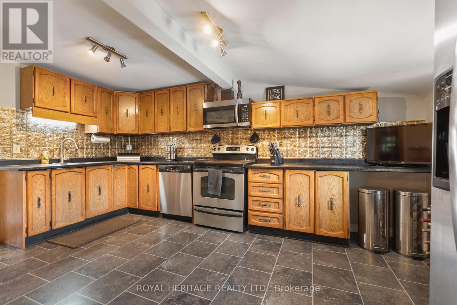 1984 Sturgeon Road, Kawartha Lakes (Verulam), Ontario  K0M 1L0 - Photo 9 - X12320005