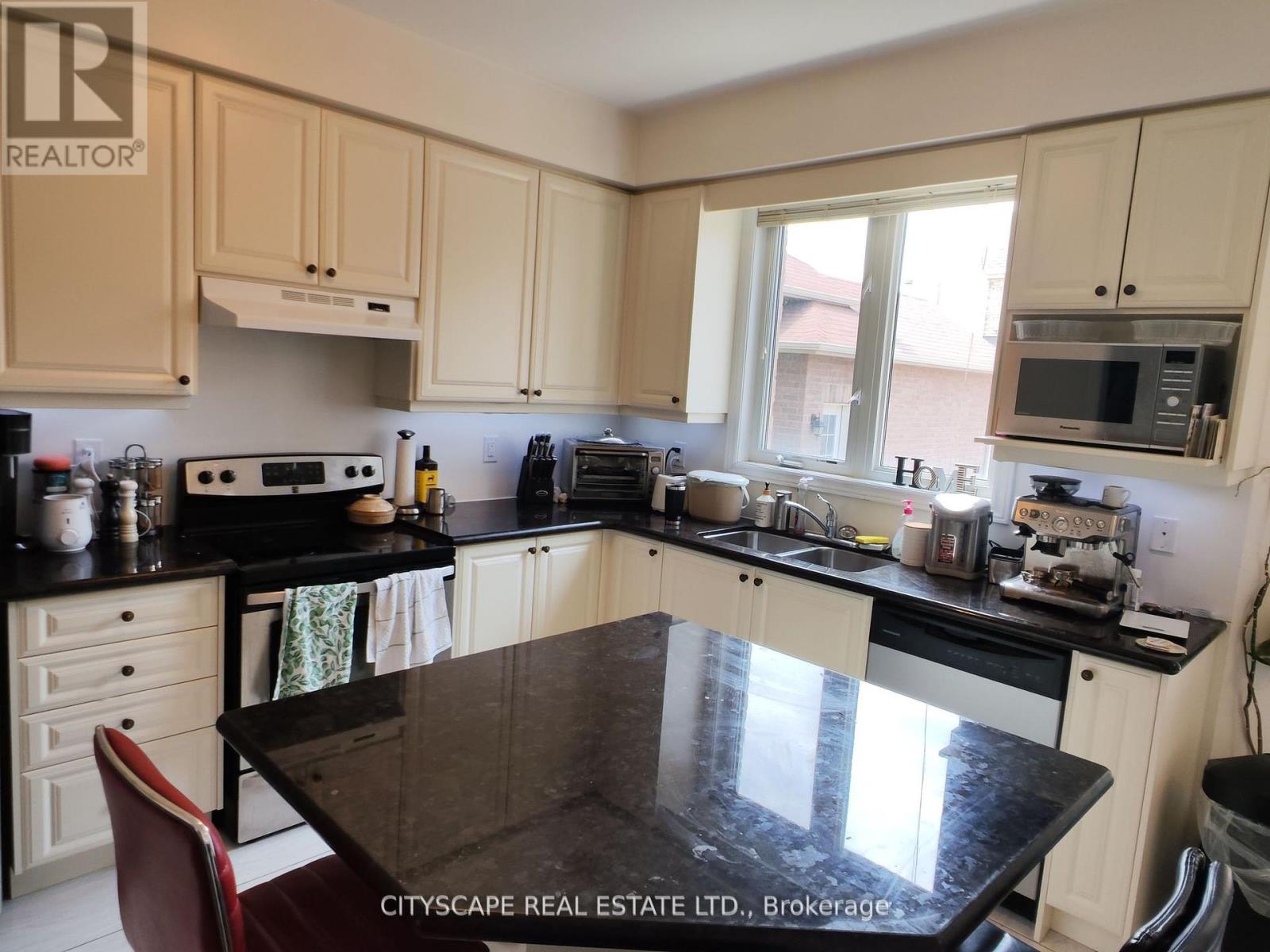 Property at 160 WILLIAM BERCZY BOULEVARD image 4