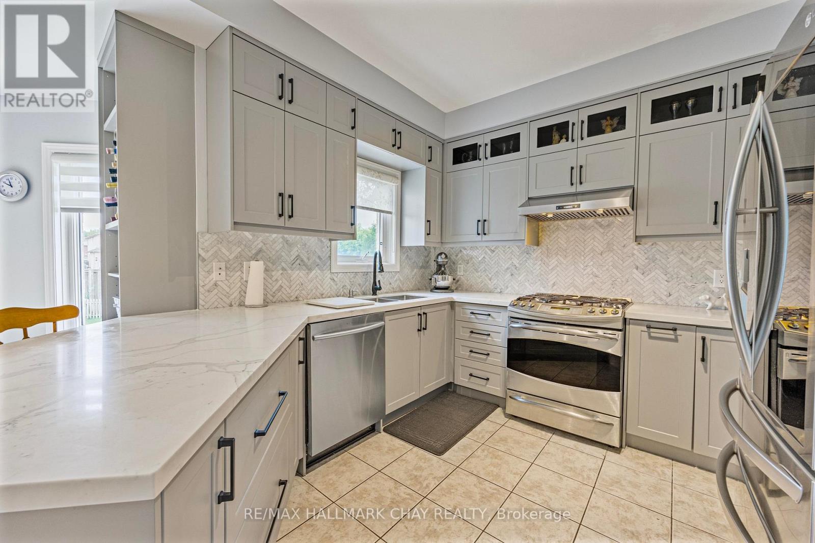 66 Penvill Trail, Barrie, Ontario  L4N 5C5 - Photo 6 - S12319938