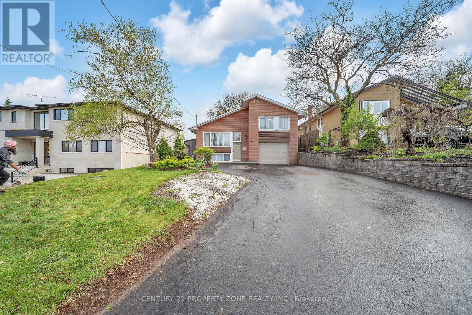 Property at 122 VISTA BOULEVARD image 2