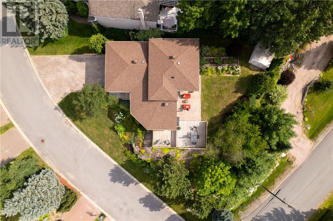 Property at 3 Aspenwood Court image 3