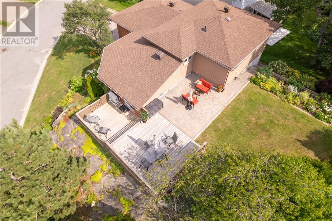 Property at 3 Aspenwood Court image 4
