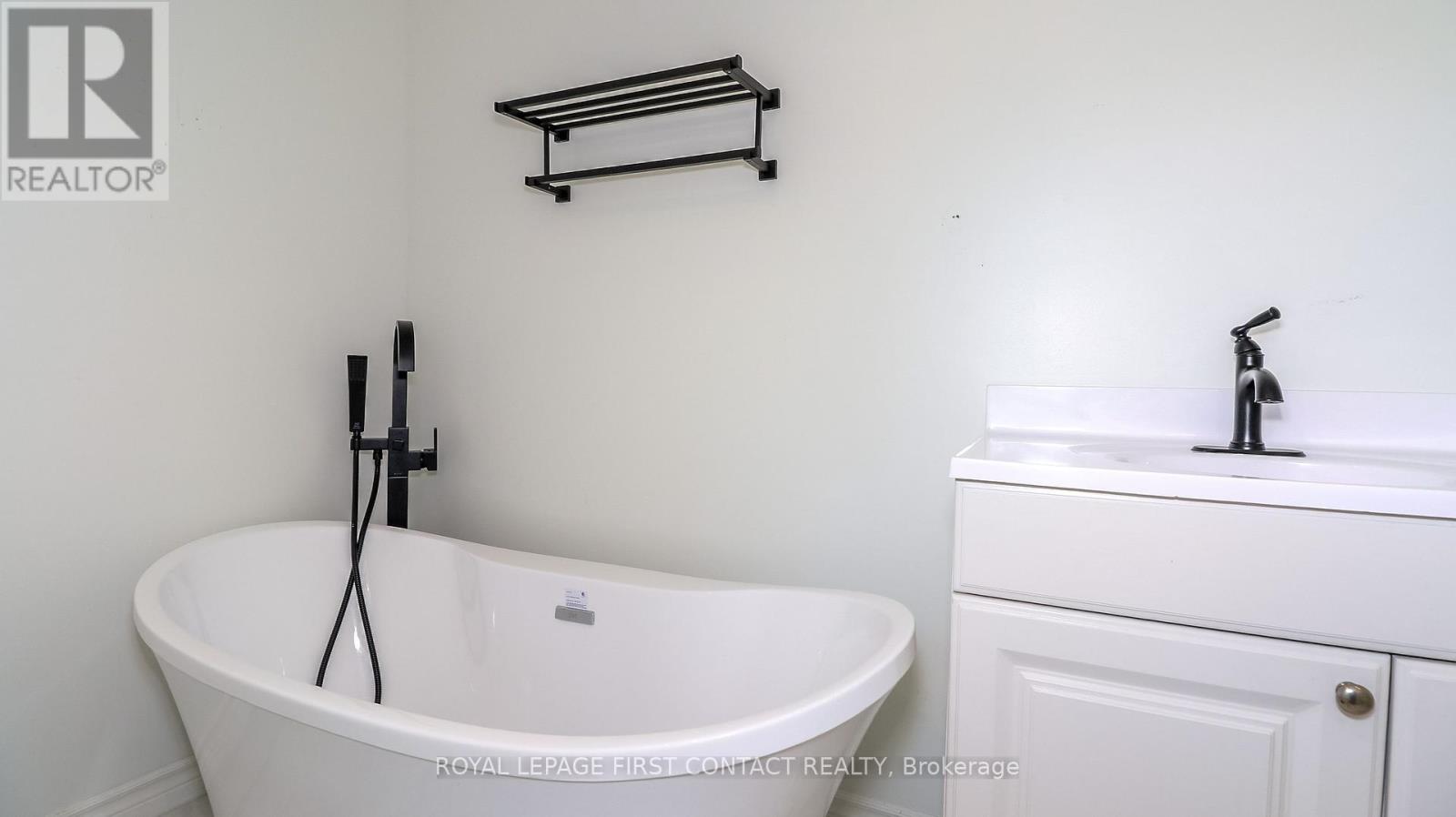 114 Birch View Trail, Blue Mountains, Ontario  L9Y 0M2 - Photo 50 - X12319950