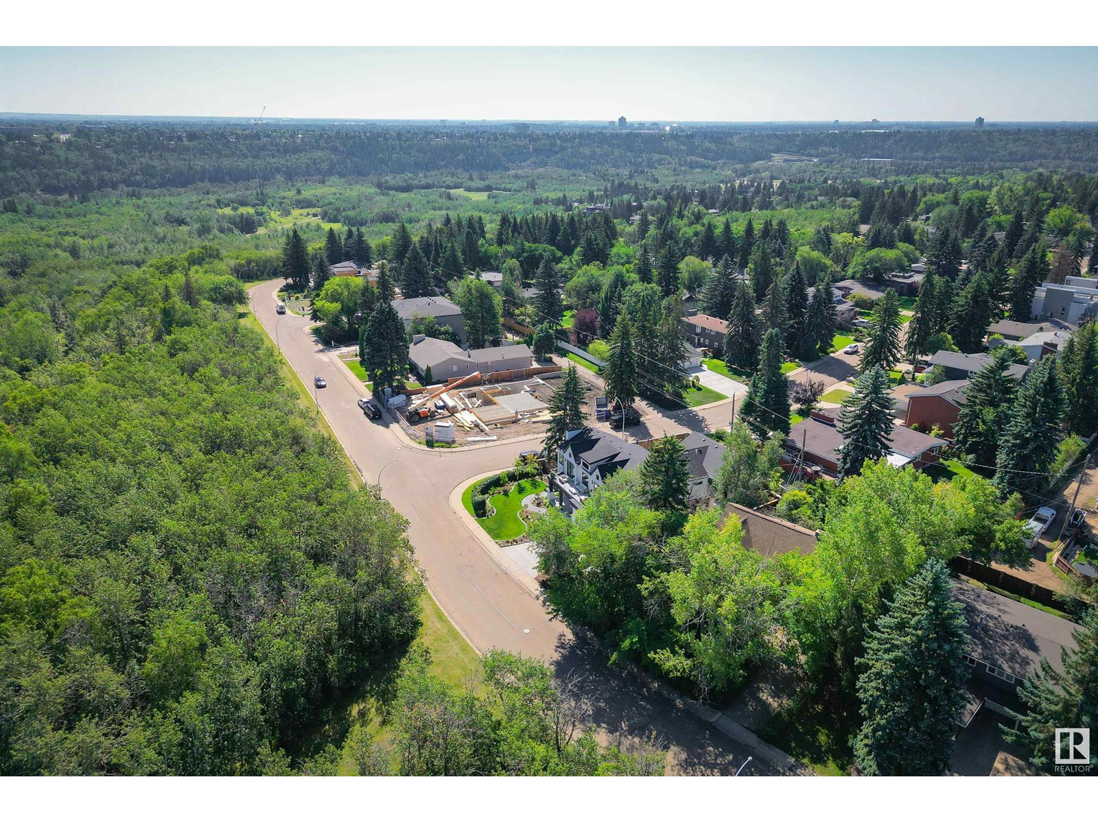 50 Valleyview Cr Nw, Edmonton, Alberta  T5R 5J8 - Photo 4 - E4450629