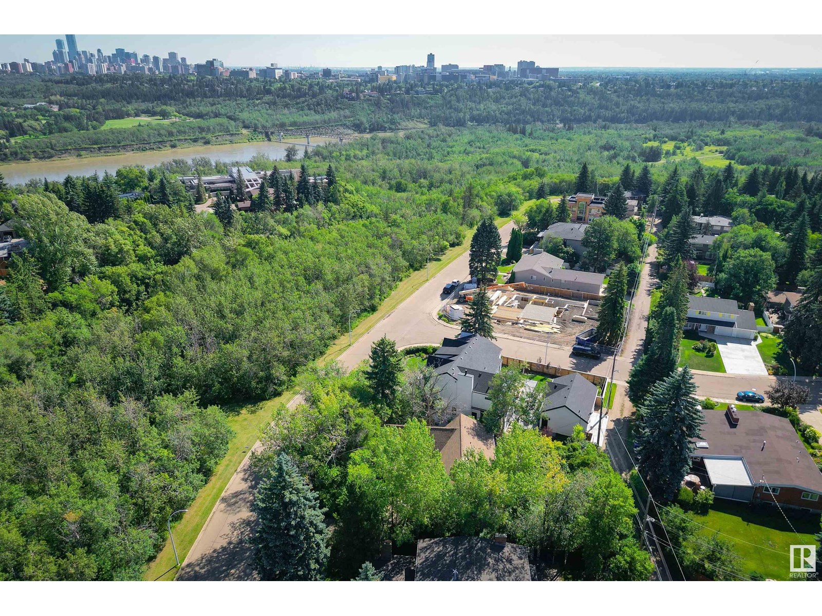 50 Valleyview Cr Nw, Edmonton, Alberta  T5R 5J8 - Photo 2 - E4450629