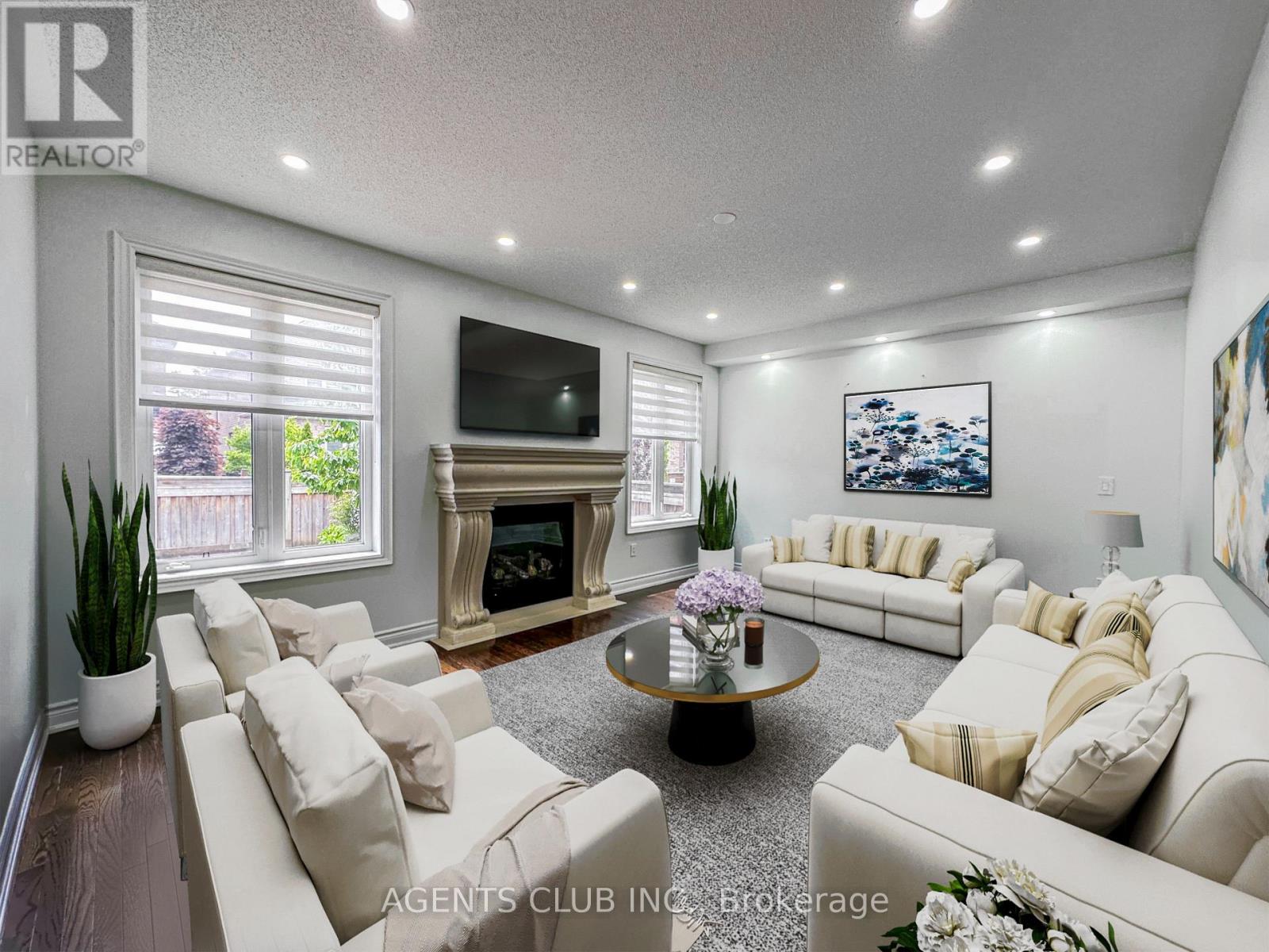 Property at 205 VIA TOSCANA image 2