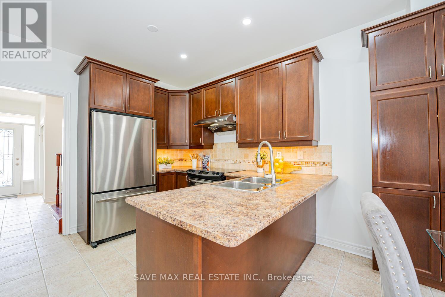 Property at 46 LOCKBURN CRESCENT image 5