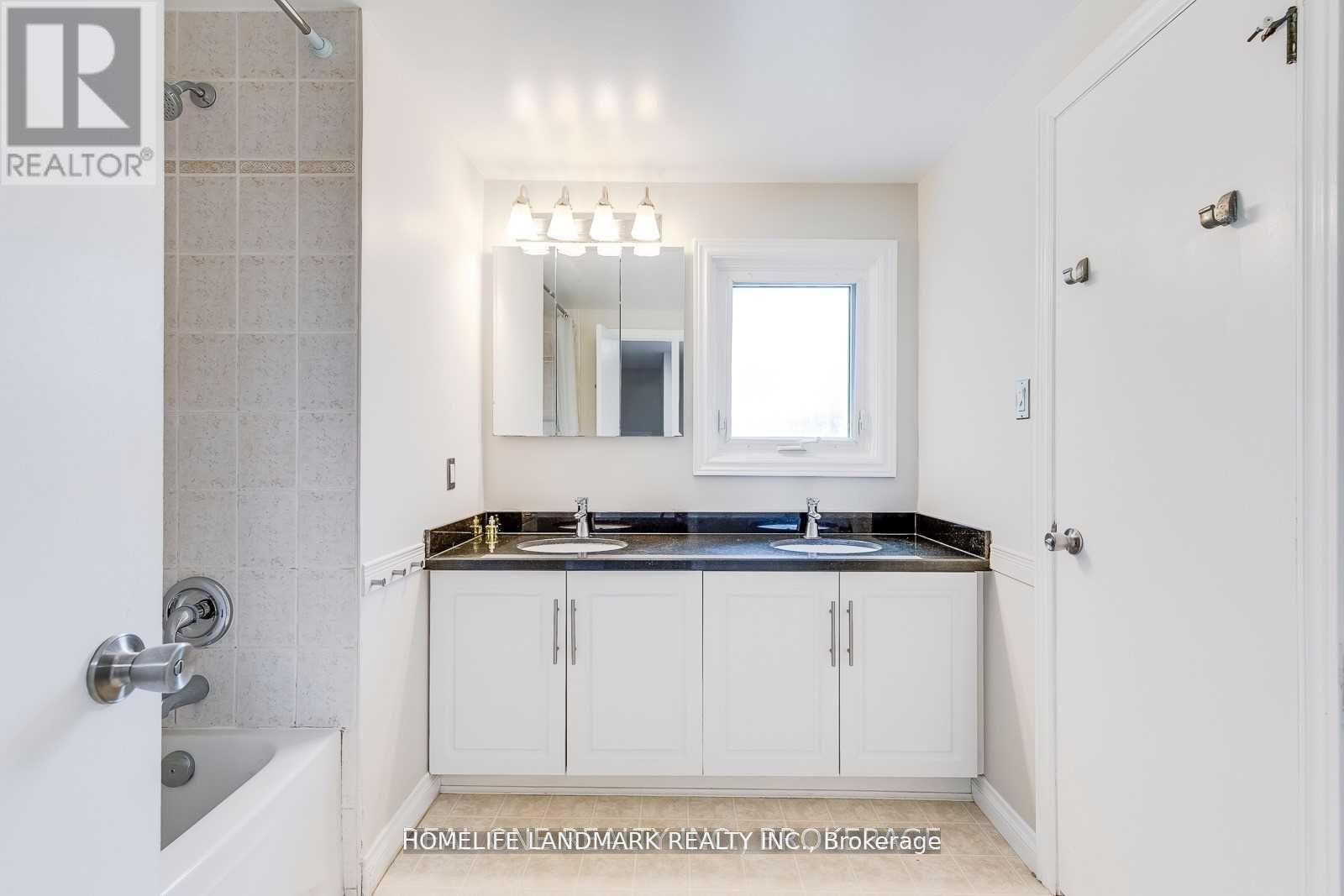 2149 Constance Drive, Oakville, Ontario  L6J 5L2 - Photo 19 - W12319991