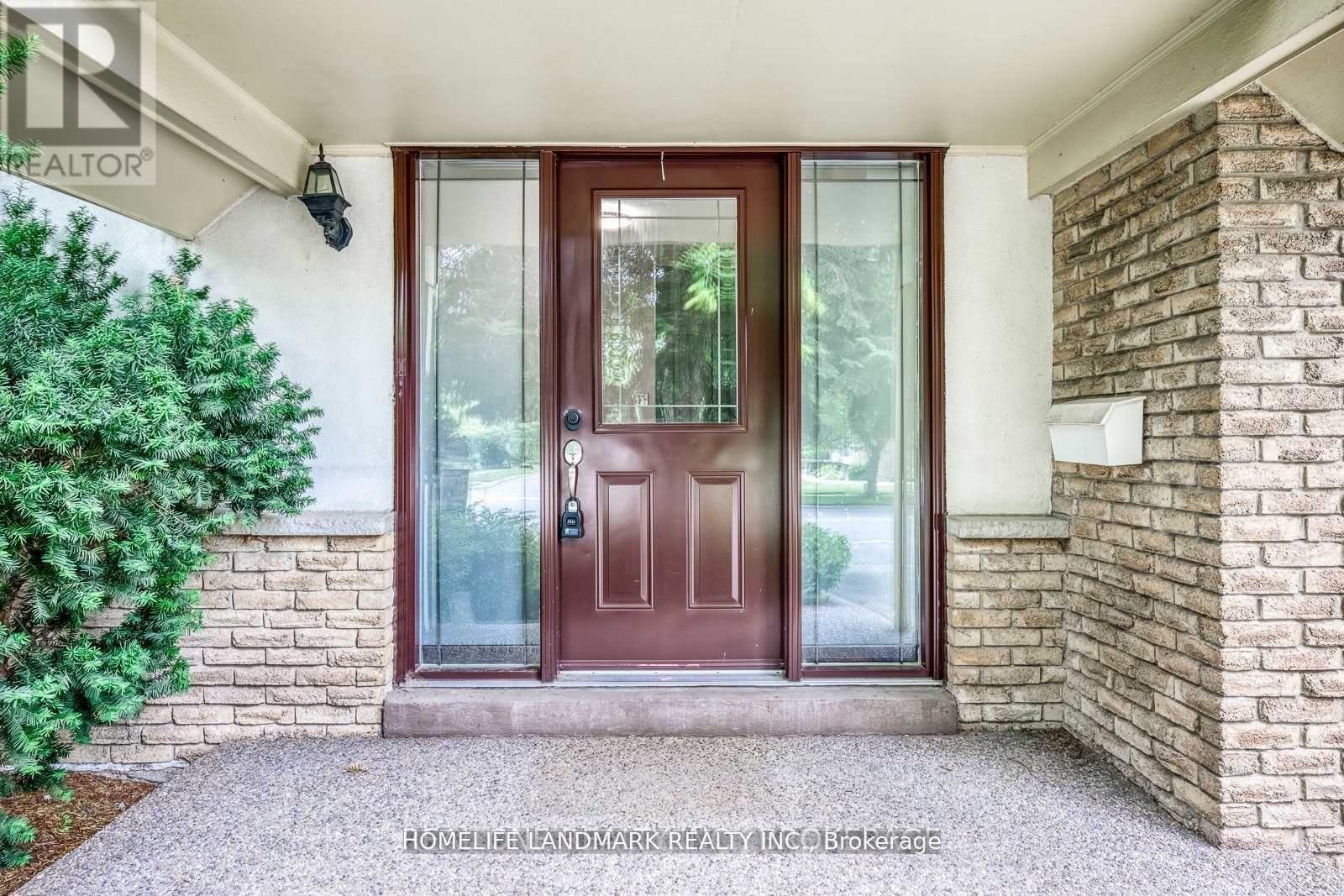 2149 Constance Drive, Oakville, Ontario  L6J 5L2 - Photo 3 - W12319991