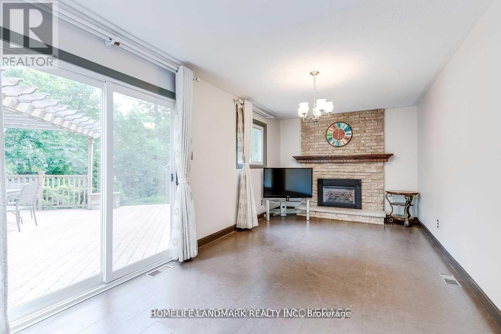 2149 Constance Drive, Oakville, Ontario  L6J 5L2 - Photo 5 - W12319991