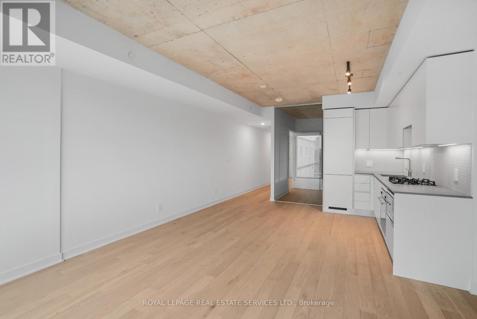 302 - 2720 Dundas Street W, Toronto, Ontario  M6P 1Y2 - Photo 5 - W12320041