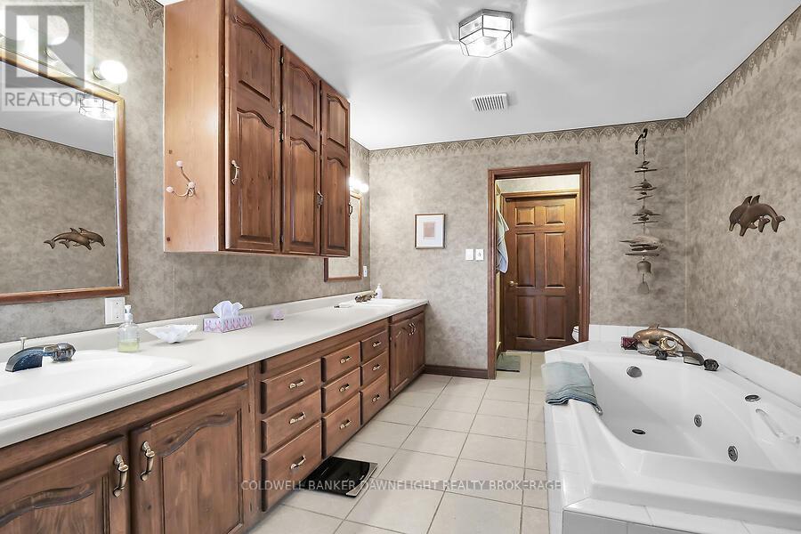 15099 Sixteen Mile Road, Middlesex Centre, Ontario  N0M 1P0 - Photo 29 - X12320193