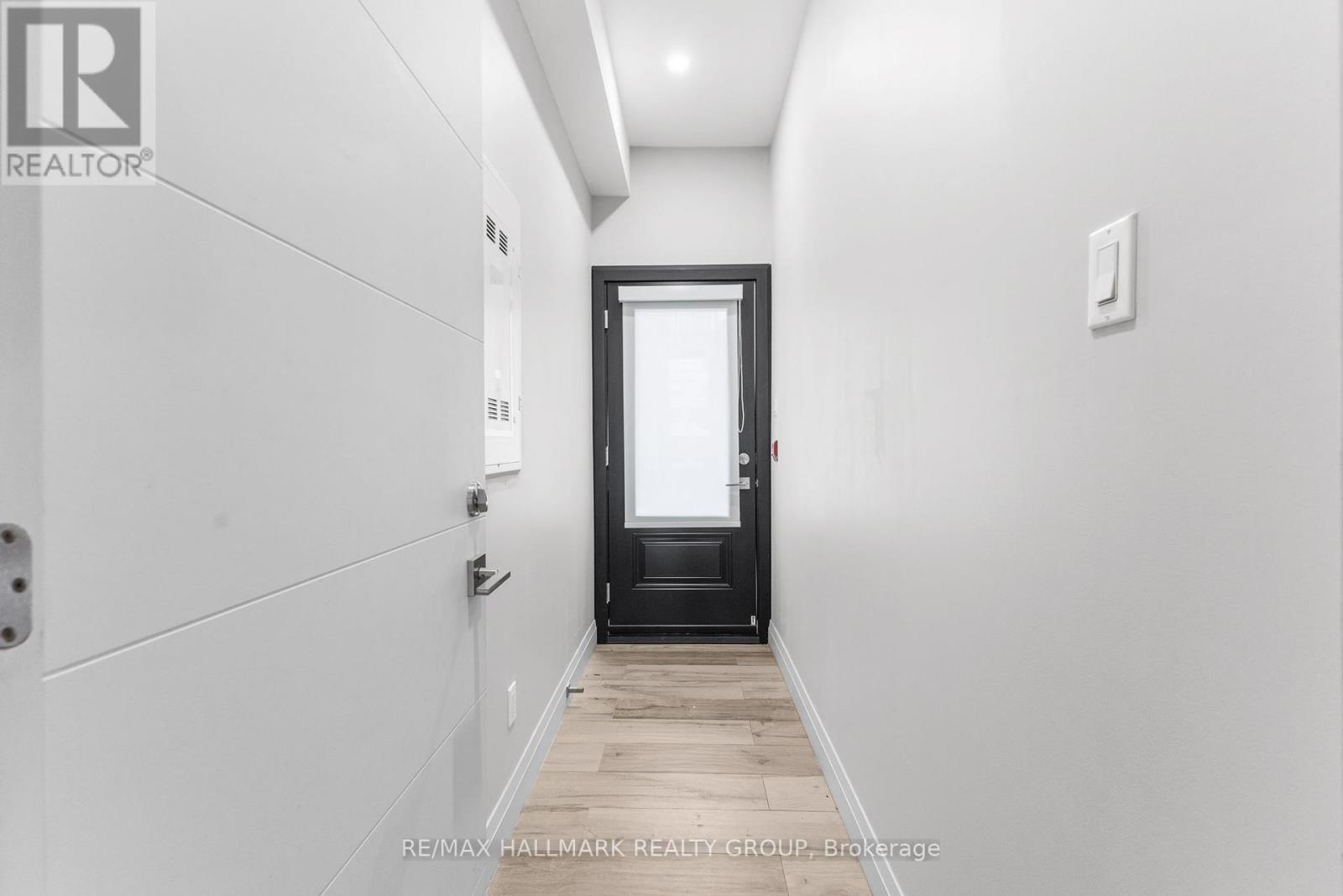 1 - 201 Maclaren Street, Ottawa, Ontario  K2P 0L4 - Photo 4 - X12320169