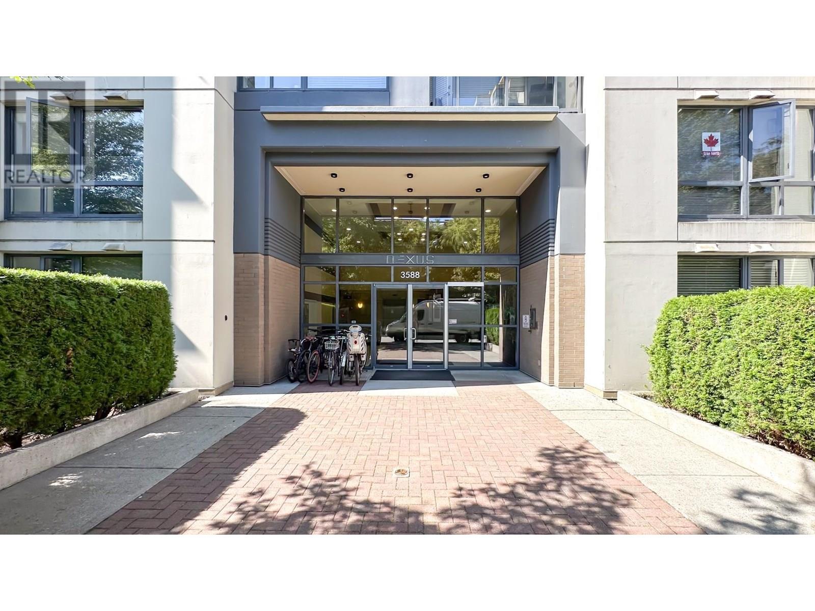 401 3588 Crowley Drive, Vancouver, British Columbia  V5R 6H3 - Photo 2 - R3032779