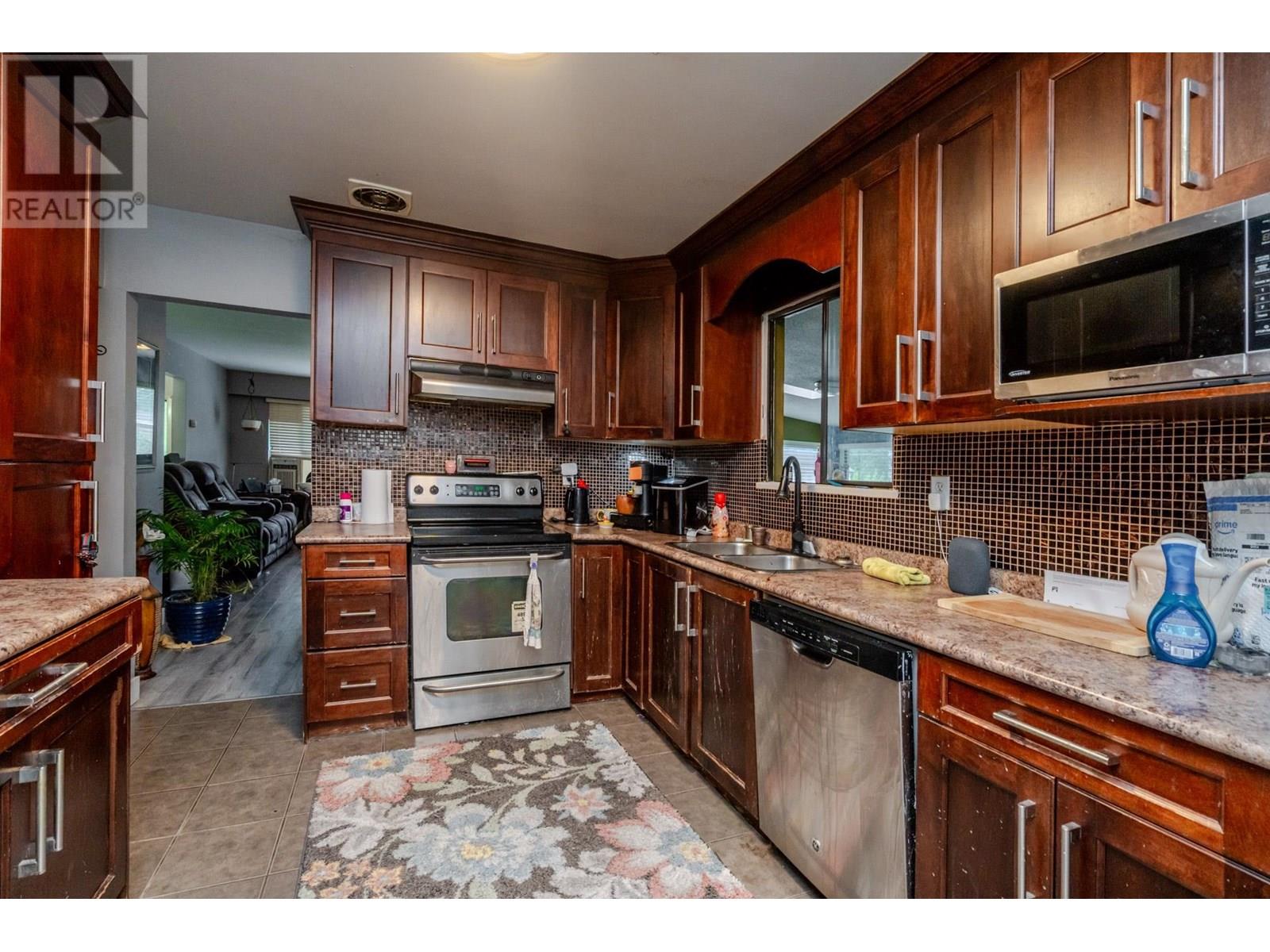654 Linton Street, Coquitlam, British Columbia  V3J 6J9 - Photo 14 - R3032769