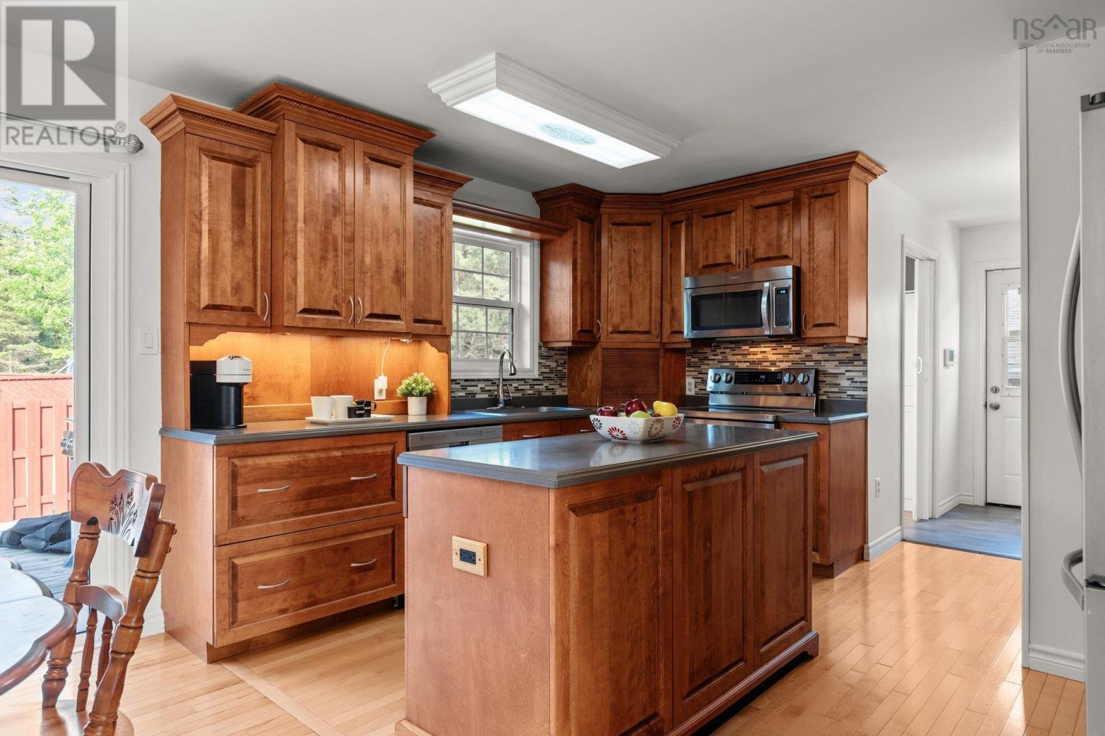 Property at 30 Shady Vista Drive image 4