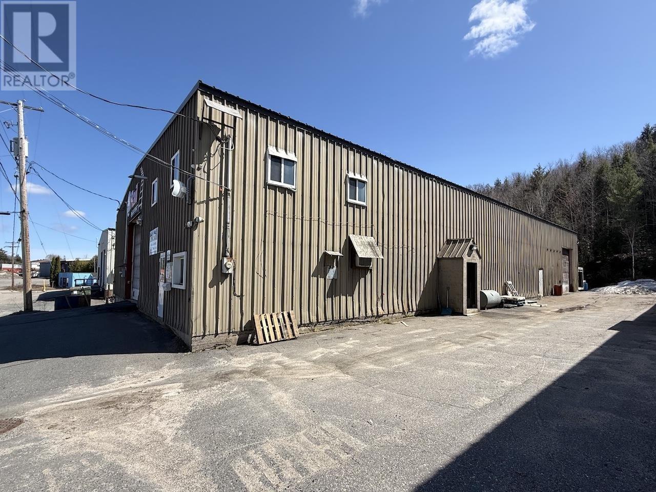 37 Perini Rd, Elliot Lake, Ontario  P5A 2T1 - Photo 2 - SM250407