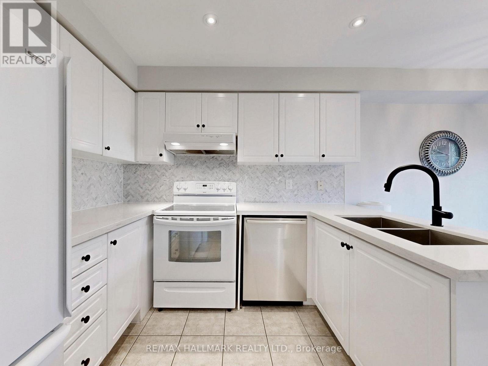 22 Laura Sabrina Drive, Vaughan, Ontario  L4H 1M6 - Photo 10 - N12320143