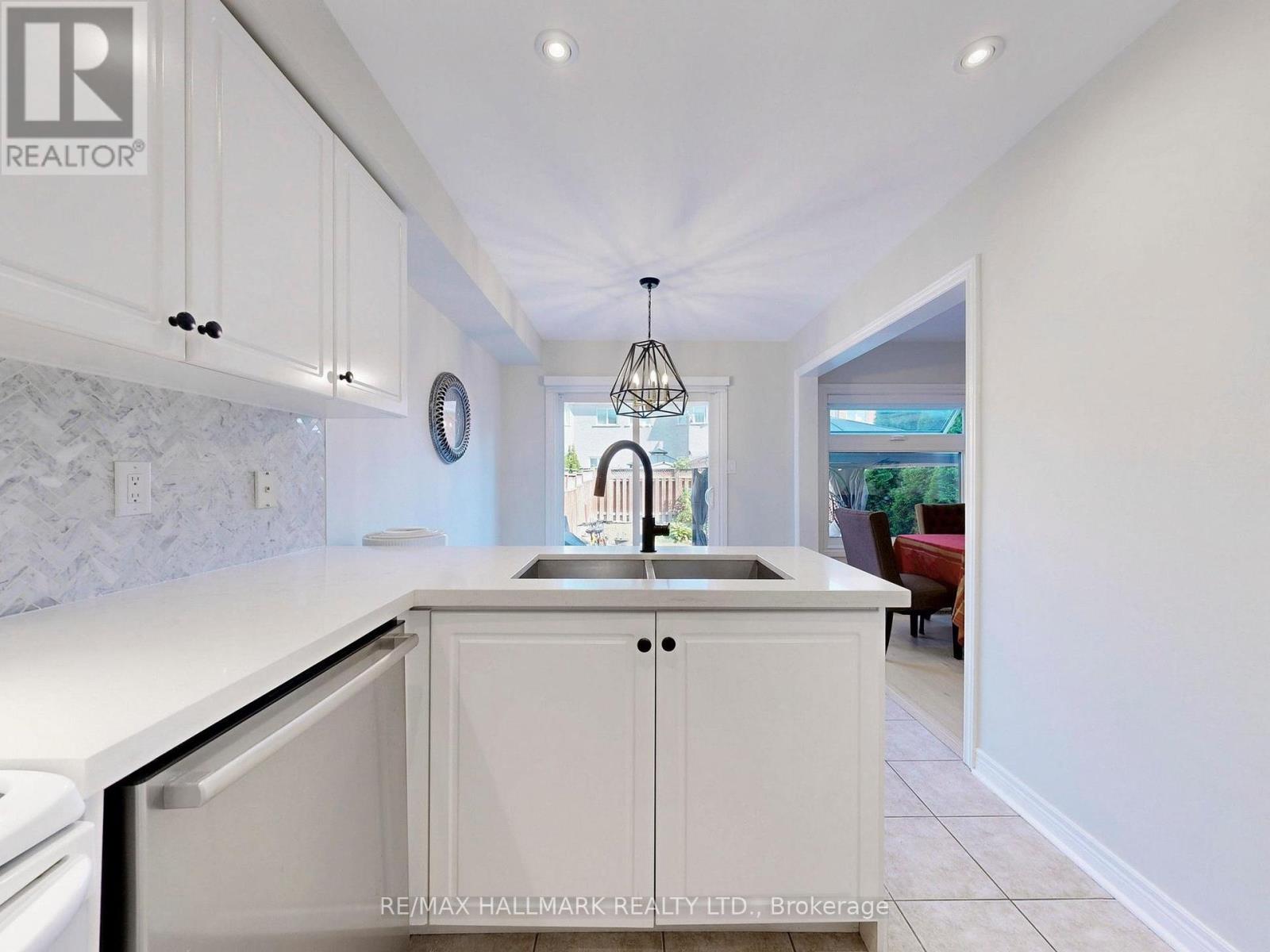 22 Laura Sabrina Drive, Vaughan, Ontario  L4H 1M6 - Photo 11 - N12320143