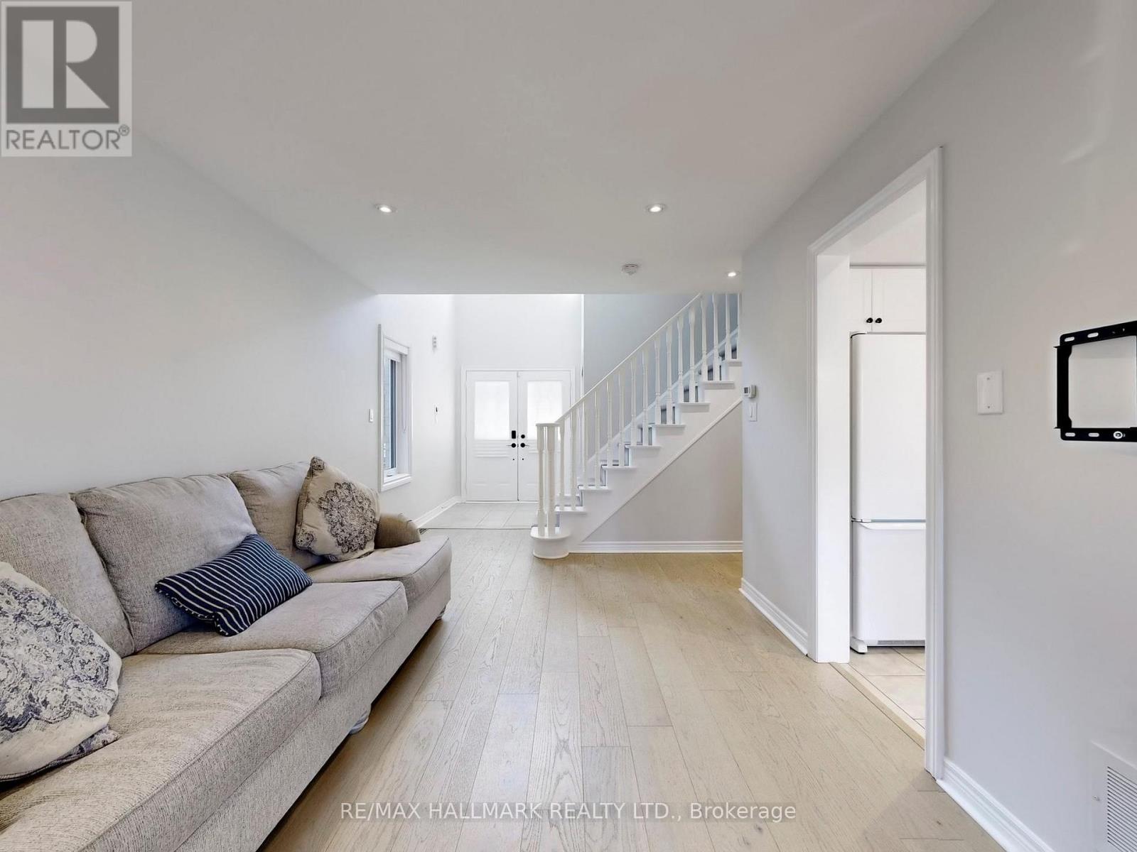 22 Laura Sabrina Drive, Vaughan, Ontario  L4H 1M6 - Photo 6 - N12320143