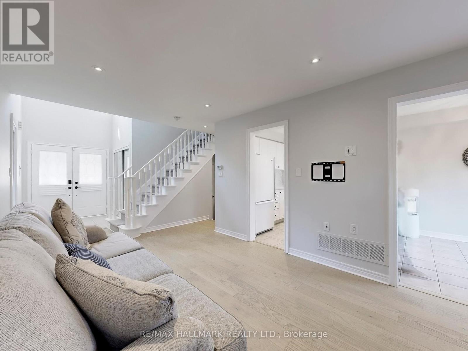 22 Laura Sabrina Drive, Vaughan, Ontario  L4H 1M6 - Photo 7 - N12320143