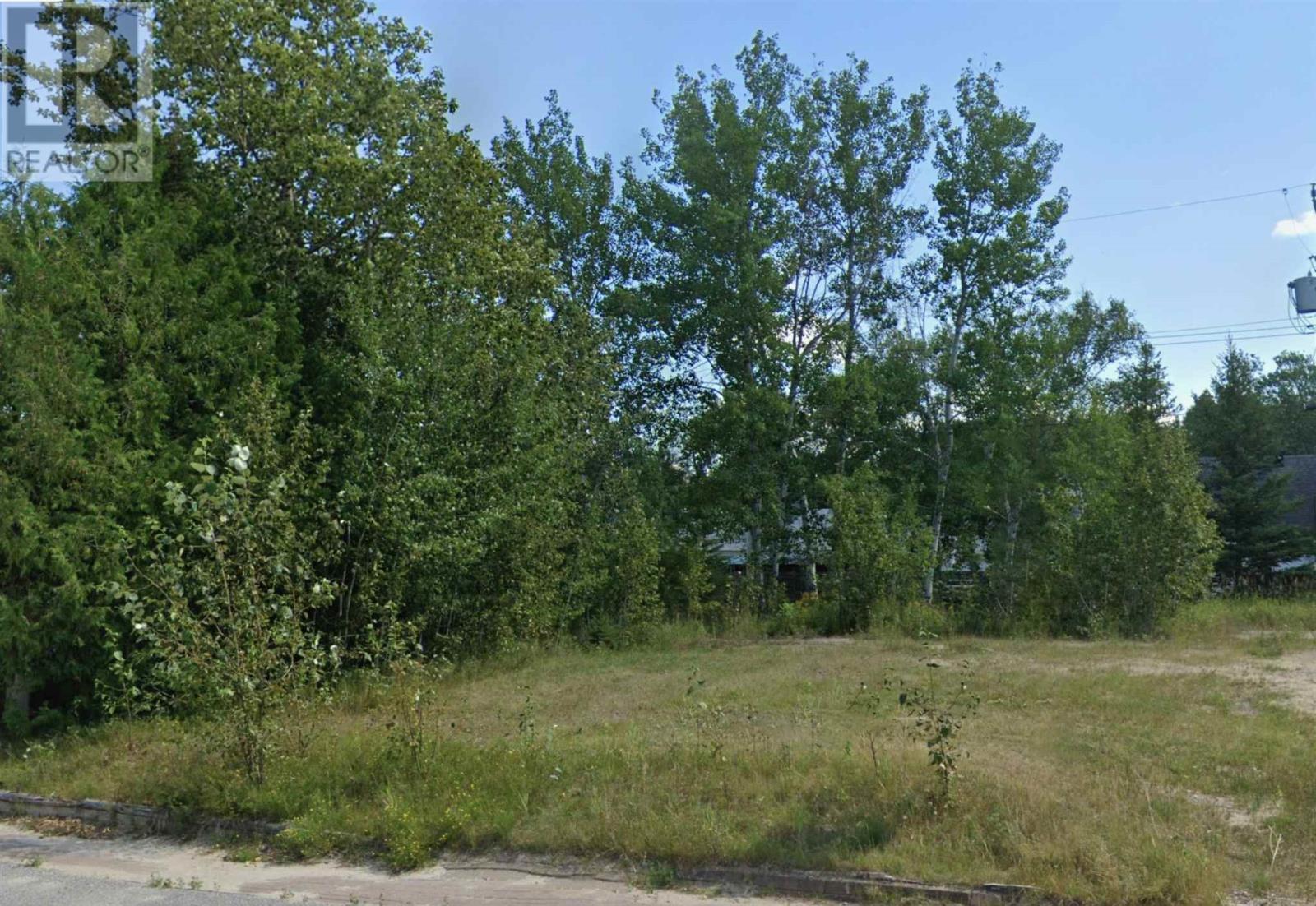8 Wenonah Dr, Manitouwadge, Ontario  P0M 1K0 - Photo 3 - SM250772