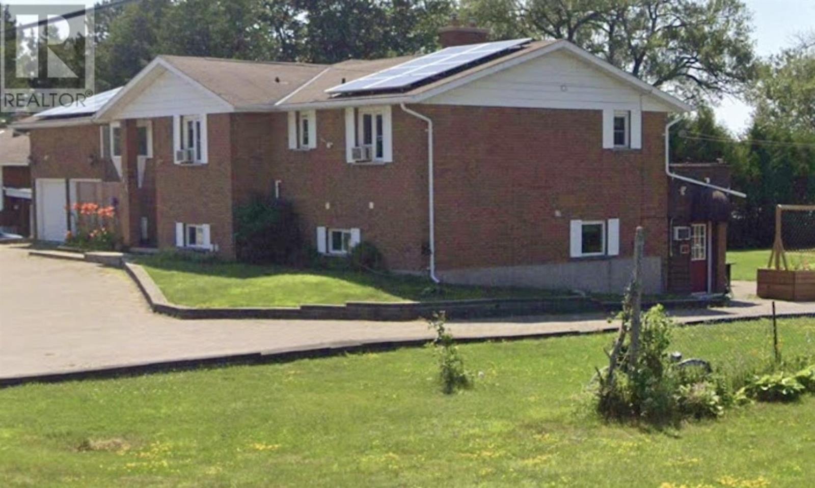 241 Woodward Ave, Blind River, Ontario  P0R 1B0 - Photo 2 - SM250123
