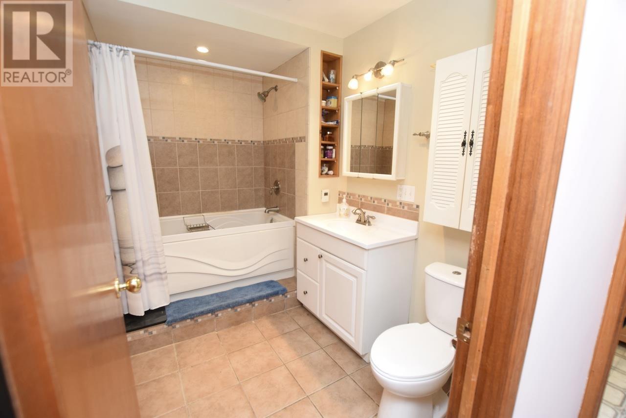 241 Woodward Ave, Blind River, Ontario  P0R 1B0 - Photo 27 - SM250123