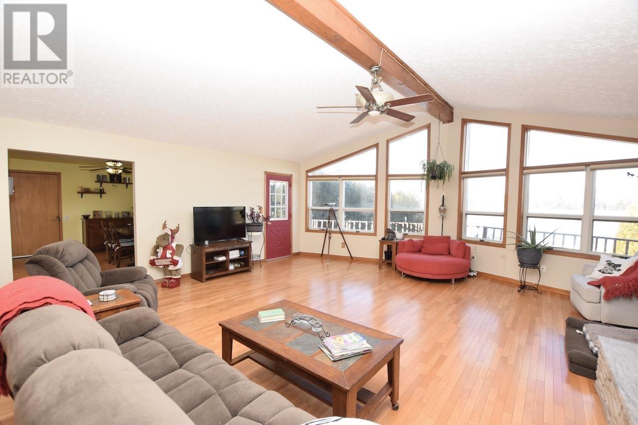 241 Woodward Ave, Blind River, Ontario  P0R 1B0 - Photo 6 - SM250123