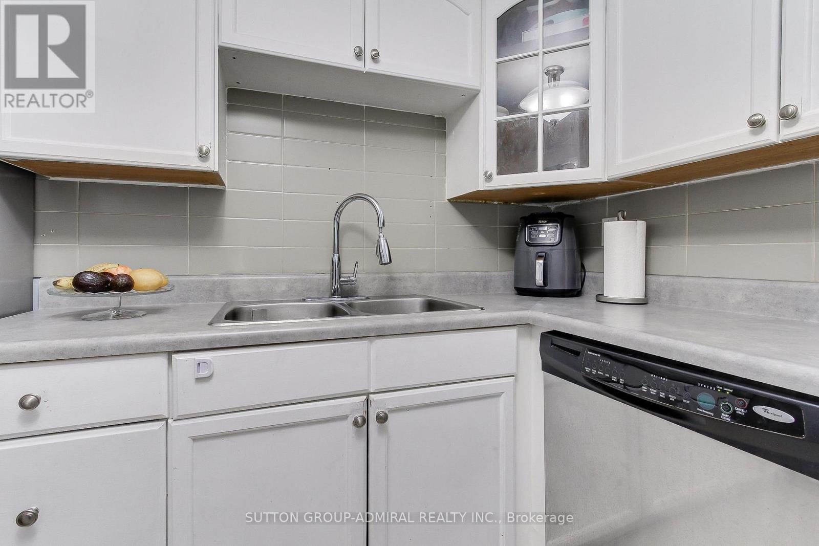 1205 - 2470 Eglinton Avenue W, Toronto, Ontario  M6M 5E7 - Photo 16 - W12320195