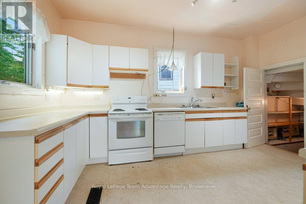 71 Gibson Street, Parry Sound, Ontario  P2A 1X2 - Photo 12 - X12320266