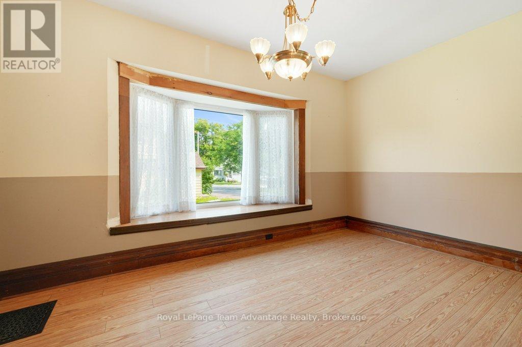 71 Gibson Street, Parry Sound, Ontario  P2A 1X2 - Photo 10 - X12320266
