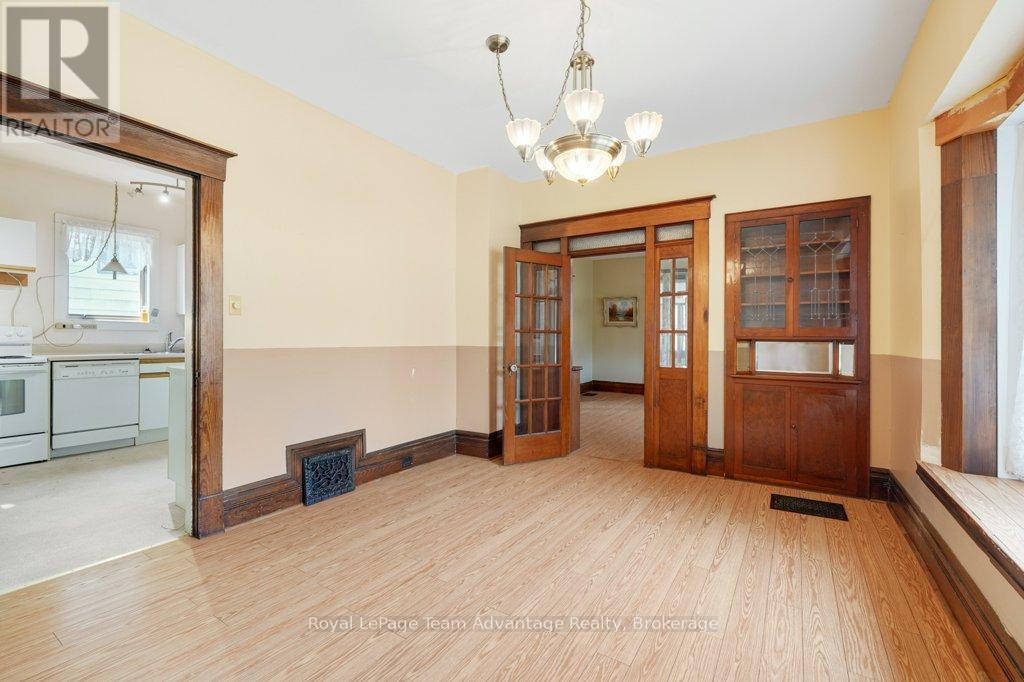 71 Gibson Street, Parry Sound, Ontario  P2A 1X2 - Photo 11 - X12320266