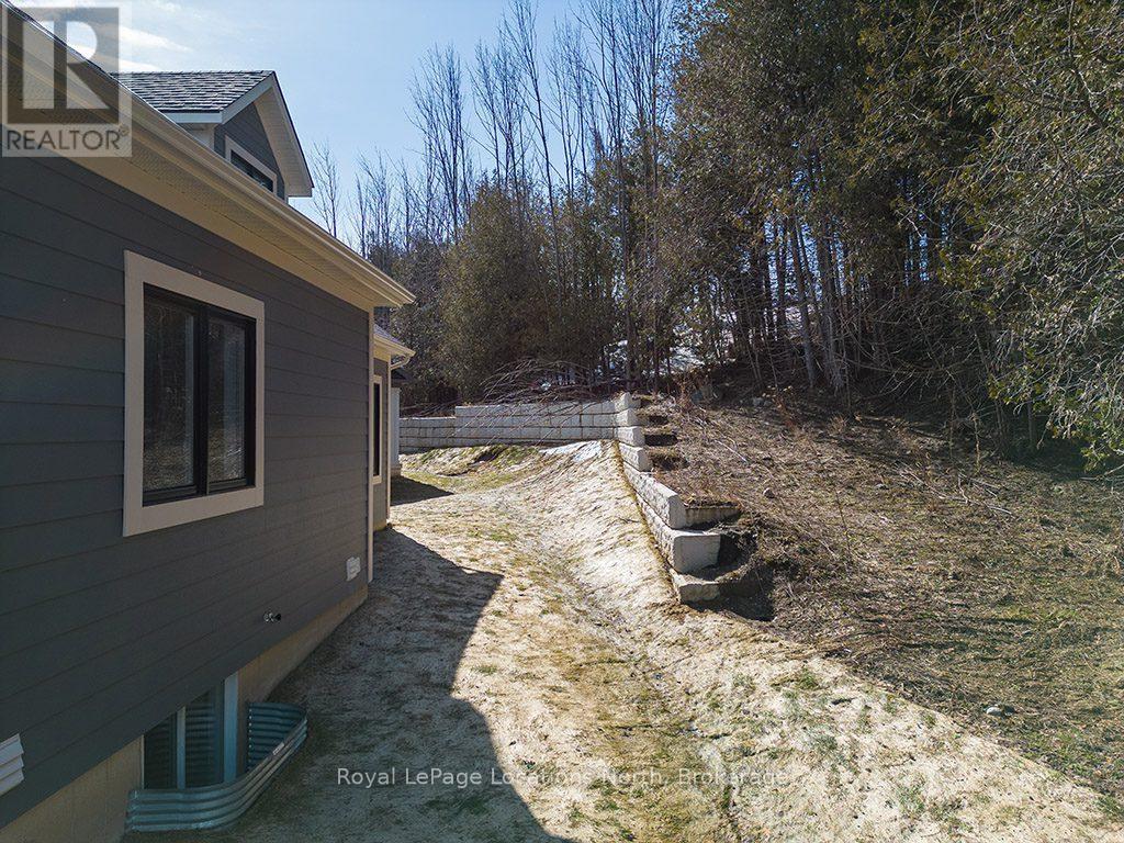 124 Beacon Drive, Blue Mountains, Ontario  N0H 2P0 - Photo 9 - X12320351