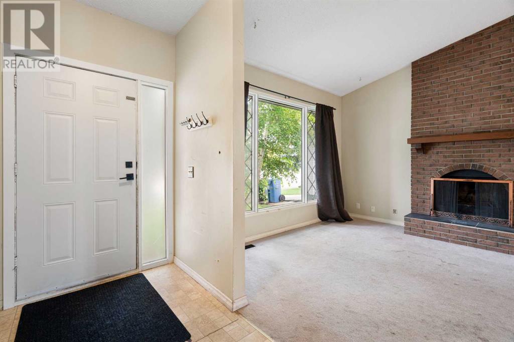 Property at 19 Cedargrove Place SW image 4