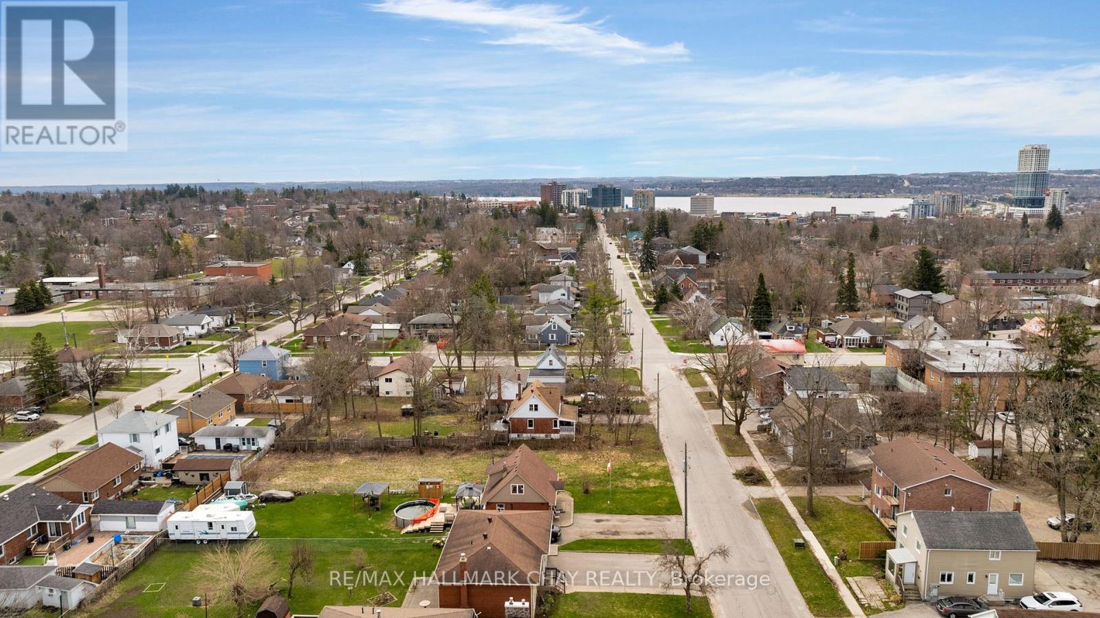 147 Peel Street, Barrie, Ontario  L4M 3L7 - Photo 4 - S12320337
