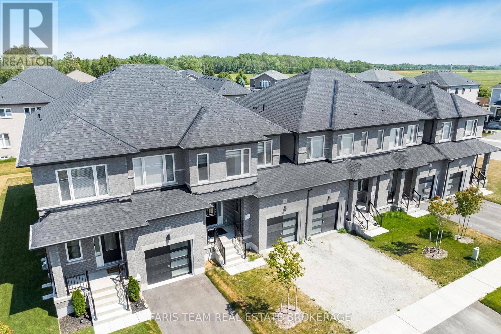 7 Lisa Street, Wasaga Beach, Ontario  L9Z 0K9 - Photo 1 - S12320349