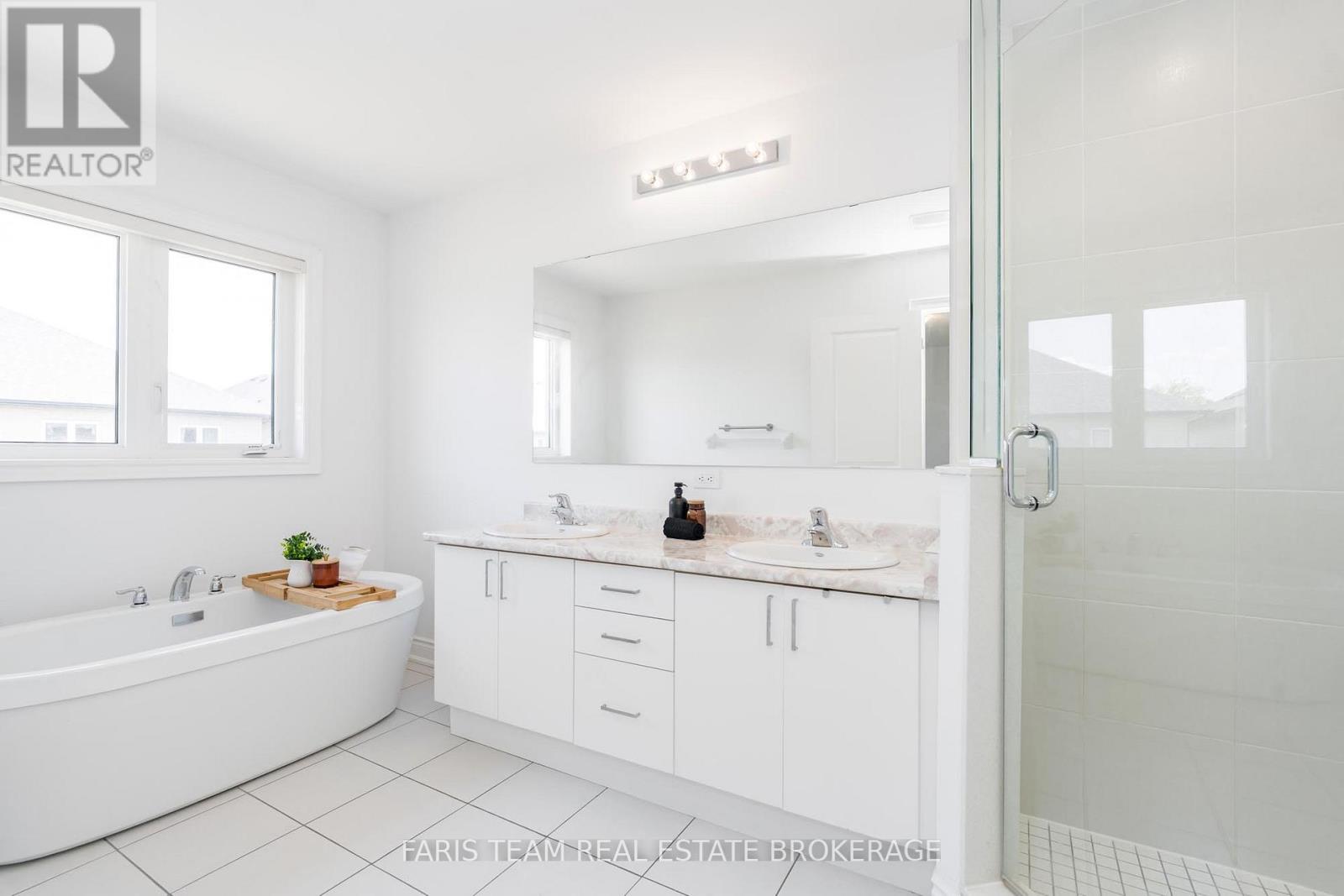 7 Lisa Street, Wasaga Beach, Ontario  L9Z 0K9 - Photo 14 - S12320349