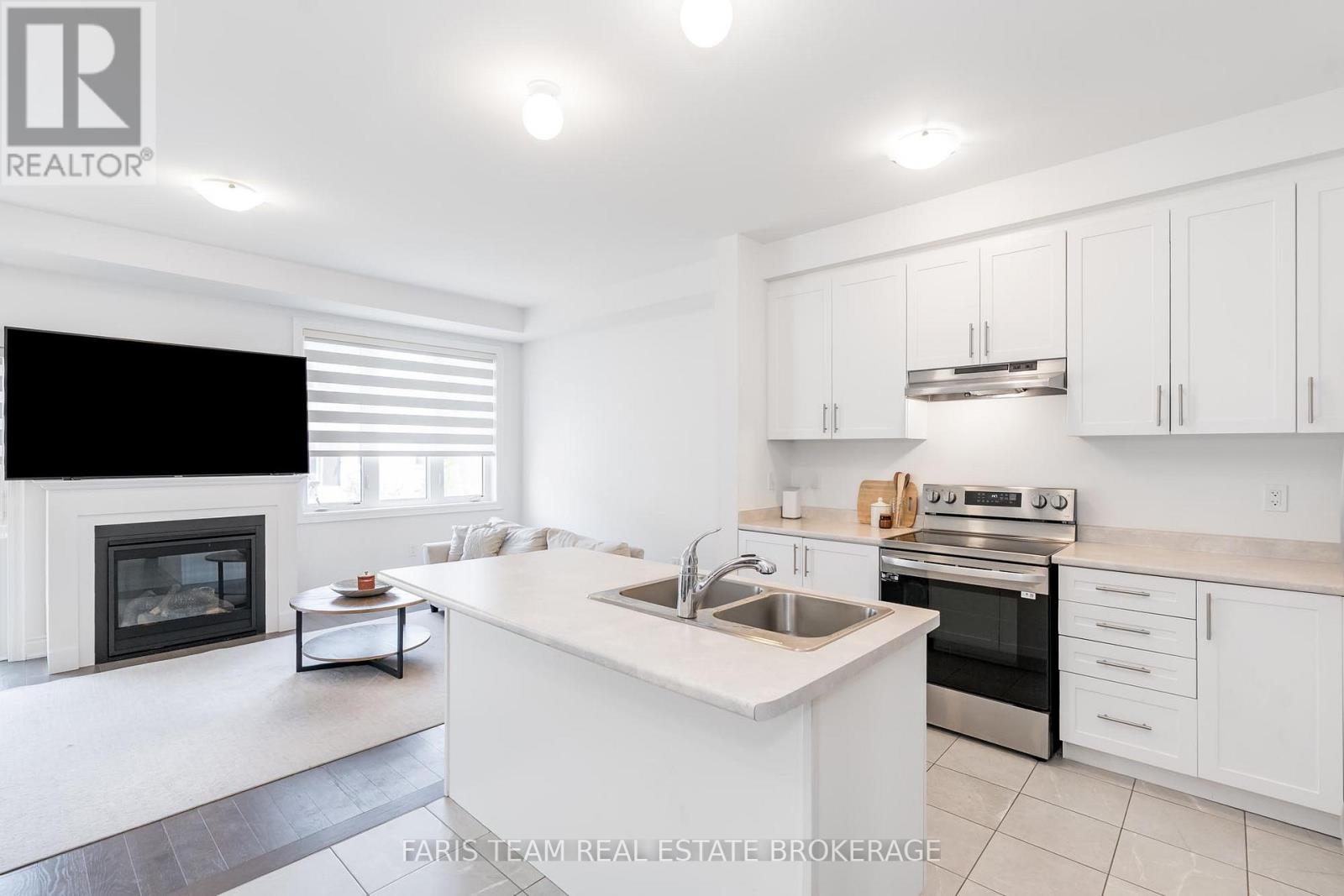 7 Lisa Street, Wasaga Beach, Ontario  L9Z 0K9 - Photo 5 - S12320349