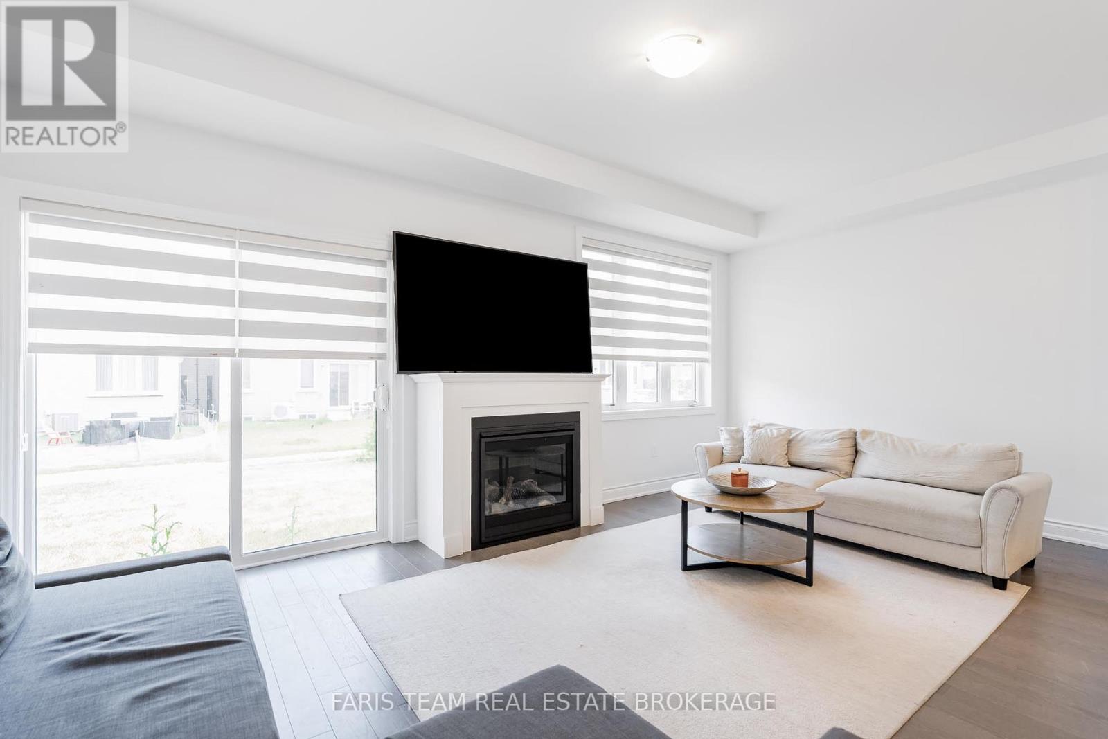 7 Lisa Street, Wasaga Beach, Ontario  L9Z 0K9 - Photo 9 - S12320349