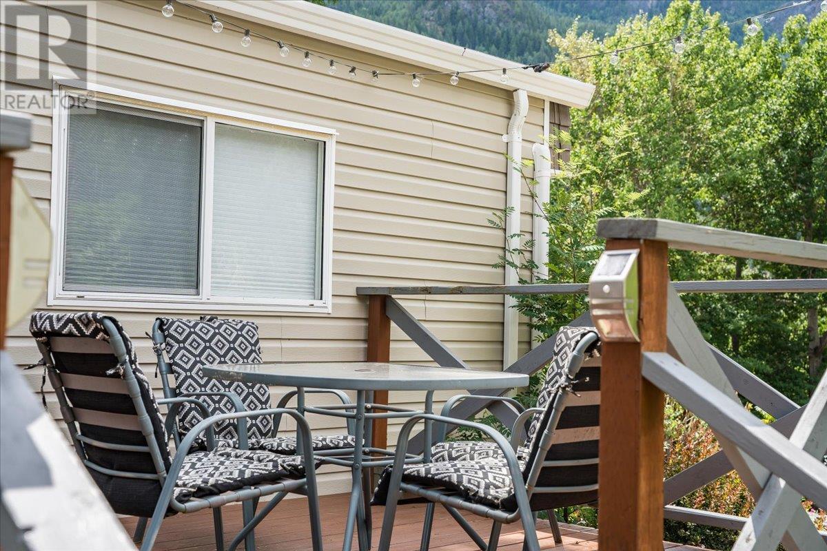 4029 Broadwater Road Unit# 16, Robson, British Columbia  V1N 4V6 - Photo 9 - 10358099