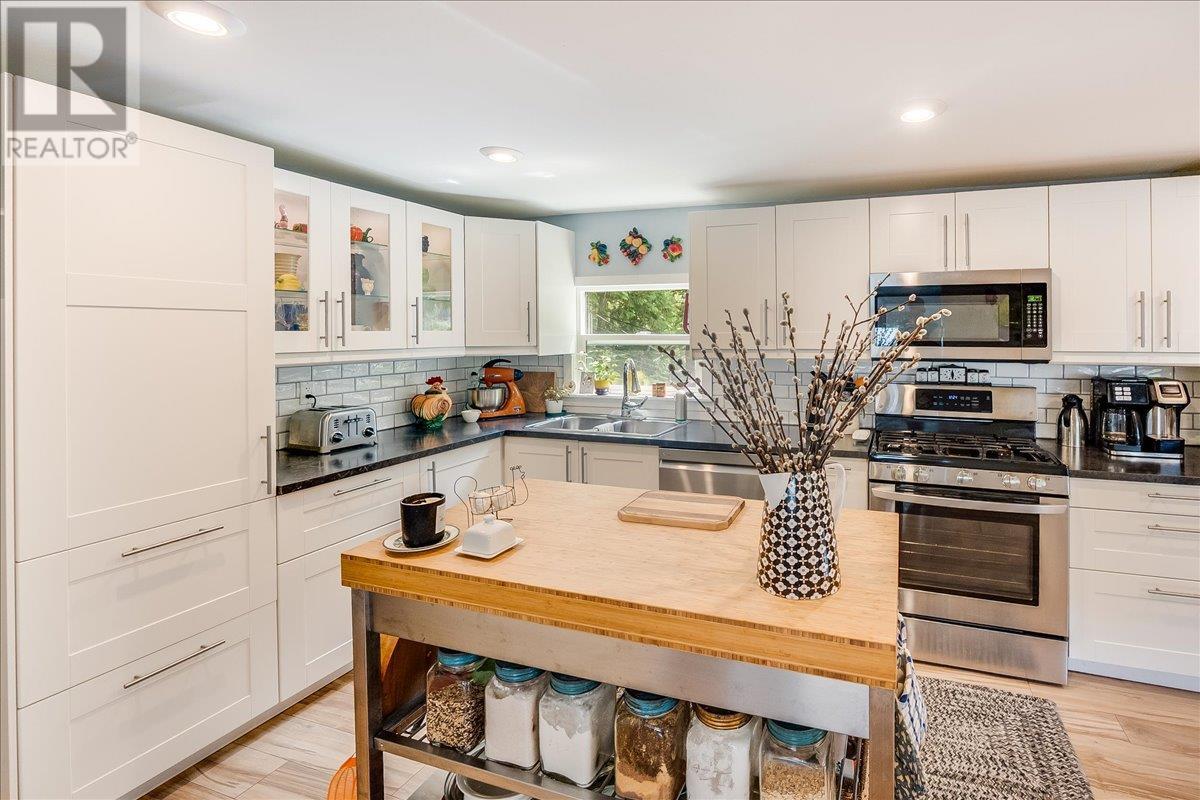4029 Broadwater Road Unit# 16, Robson, British Columbia  V1N 4V6 - Photo 18 - 10358099