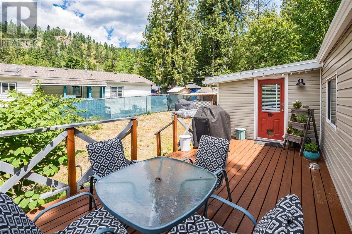 4029 Broadwater Road Unit# 16, Robson, British Columbia  V1N 4V6 - Photo 11 - 10358099