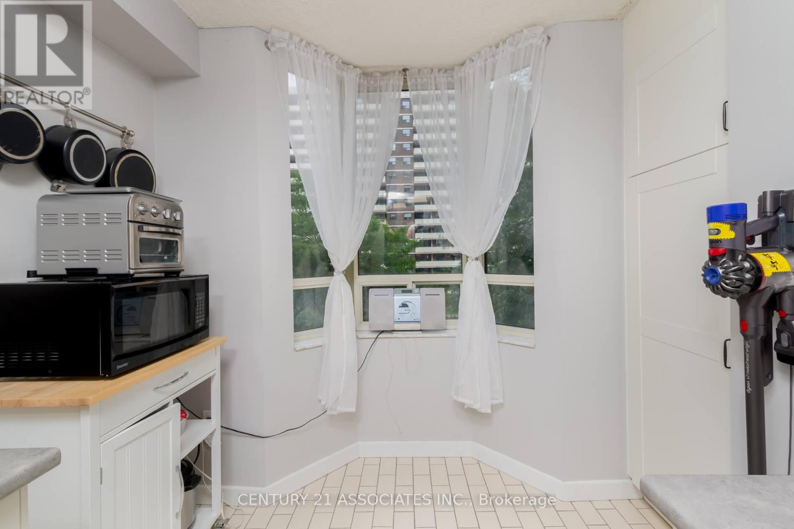 402 - 5 Lisa Street, Brampton, Ontario  L6T 4T4 - Photo 16 - W12320291