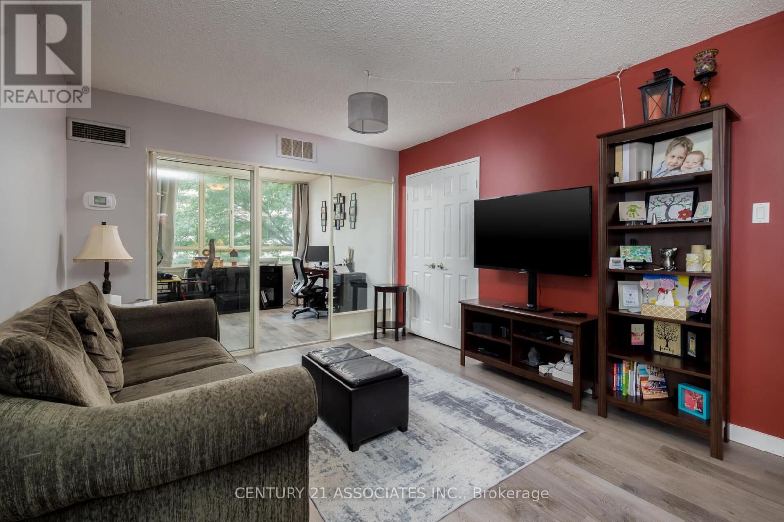 402 - 5 Lisa Street, Brampton, Ontario  L6T 4T4 - Photo 8 - W12320291